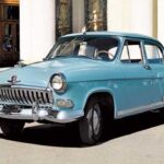 Голубой ретро автомобиль